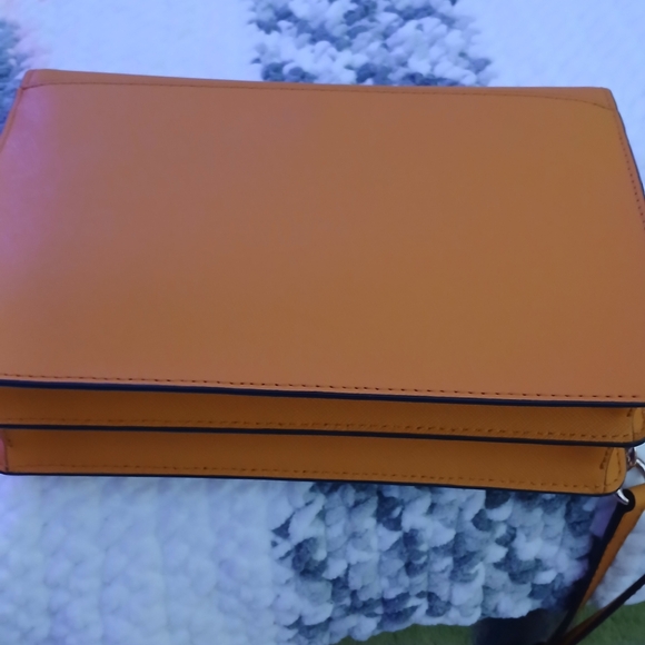 Authentic Michael Kors Saffiano Crossbody Bag - Picture 3 of 10